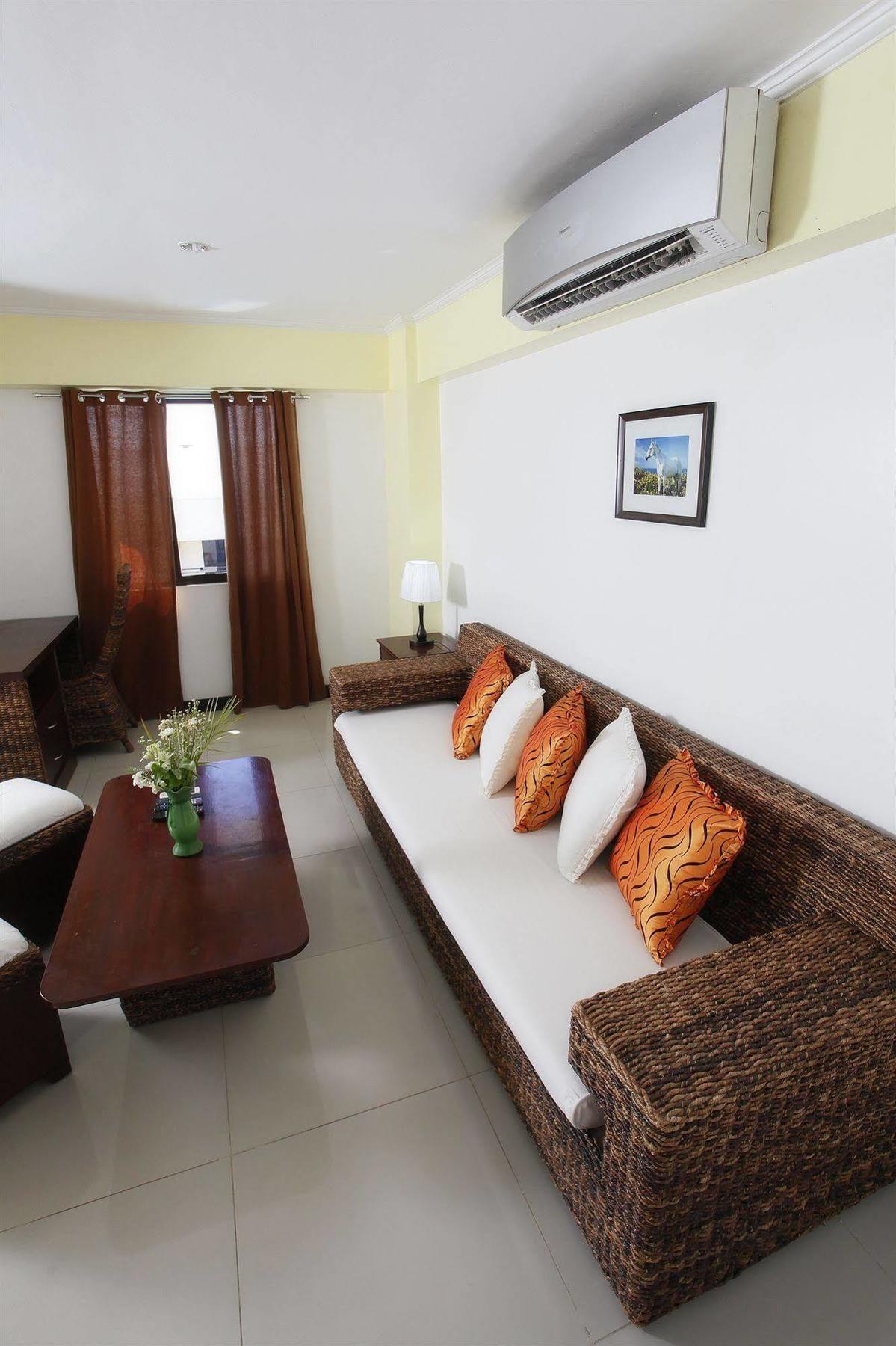 SDR Mactan Apartments Cebú Exterior foto