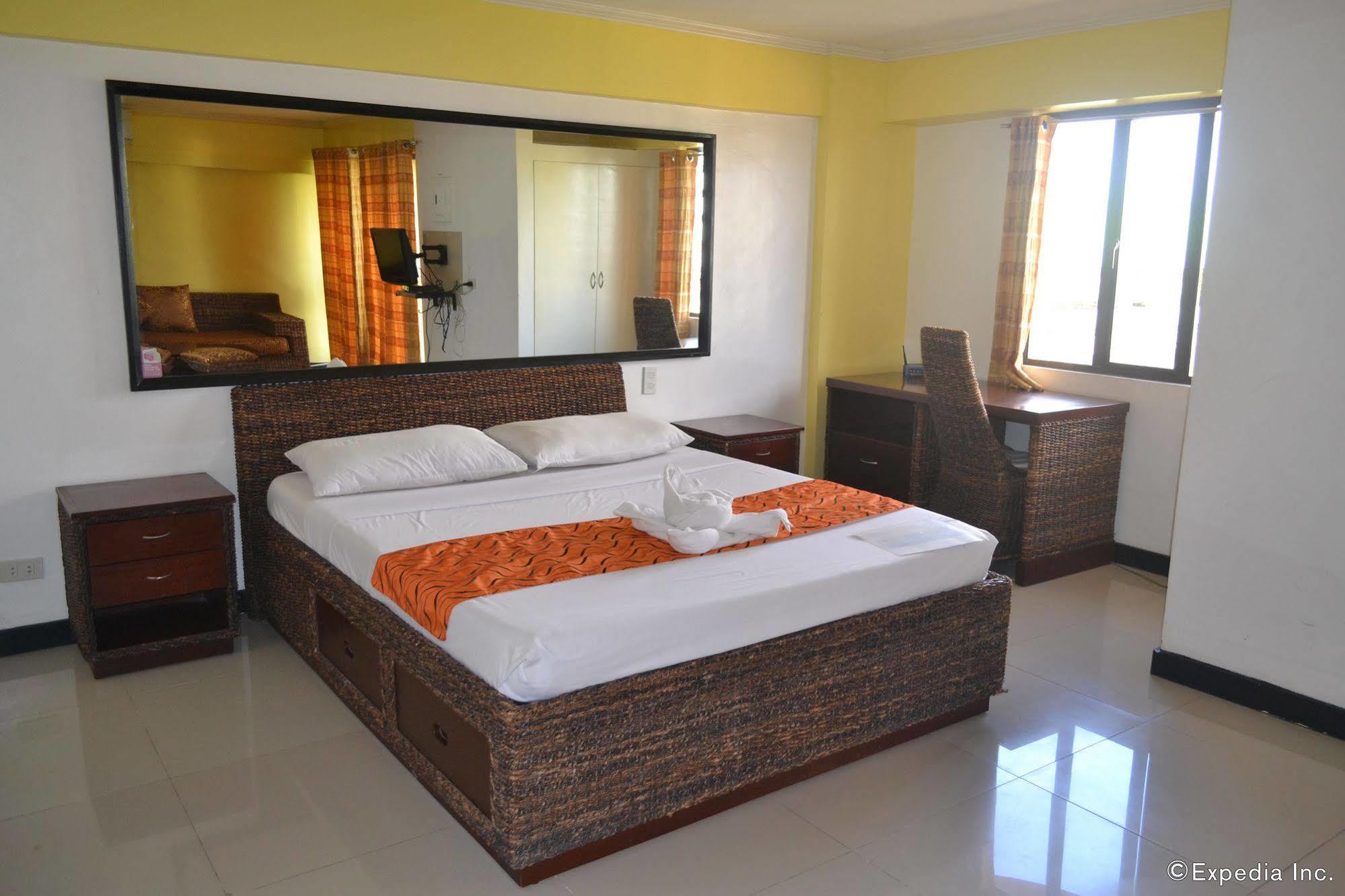 SDR Mactan Apartments Cebú Exterior foto